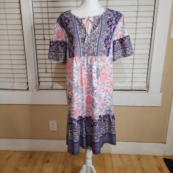 Noracora Women's Floral Shift Dress - Picture 2 of 11